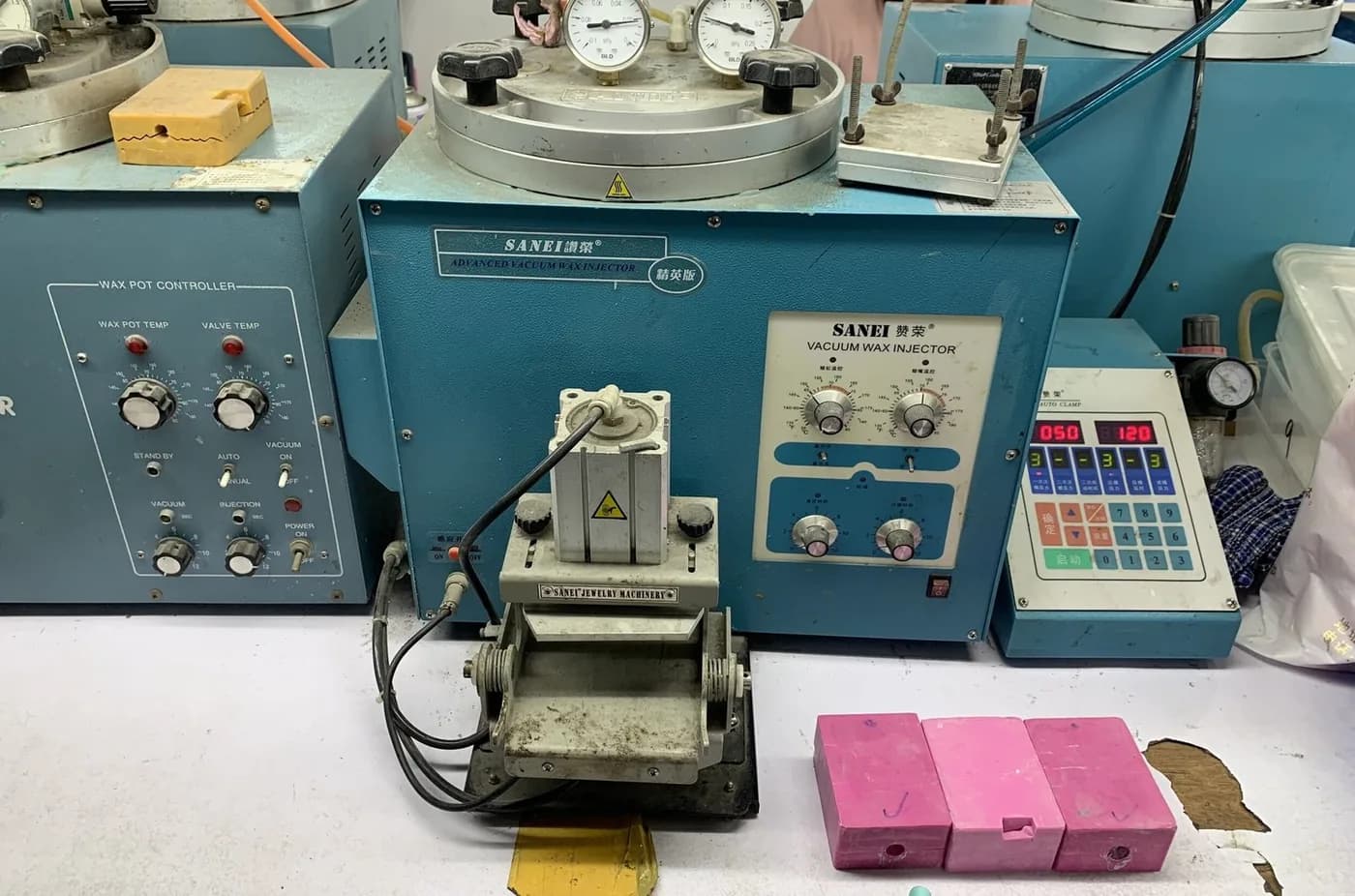 Wax injection stage in JY-Jewellery production.